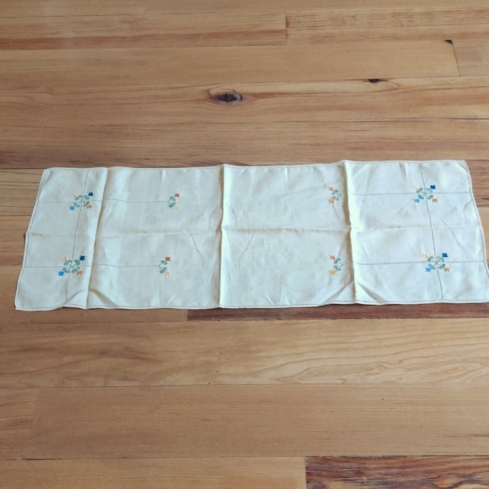 33 X 14.25 Vintage Amber Linen Table Runner Embroidered Flowers